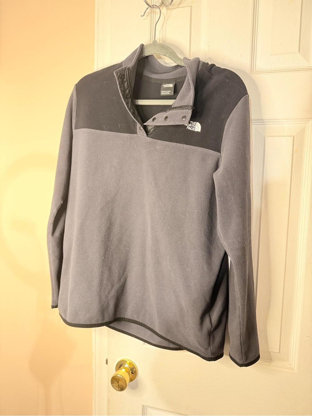The North Face Women’s Large Gray and Black Snap-Neck Fleece Pullover